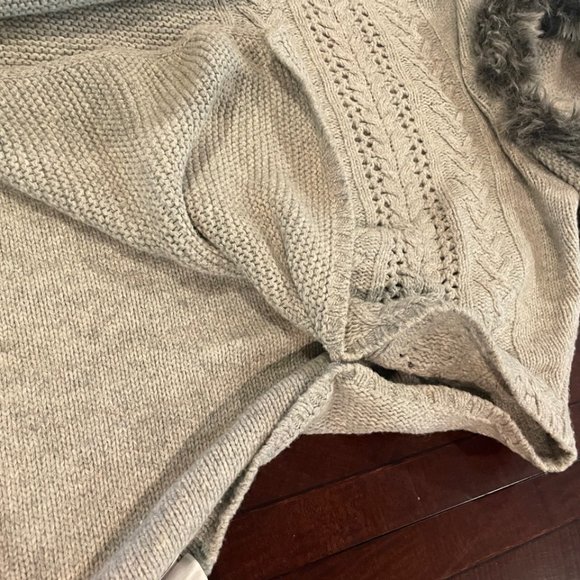 GAP Fur-Trim Hoodie Poncho Sweater size M in Heather Gray - Picture 6 of 9